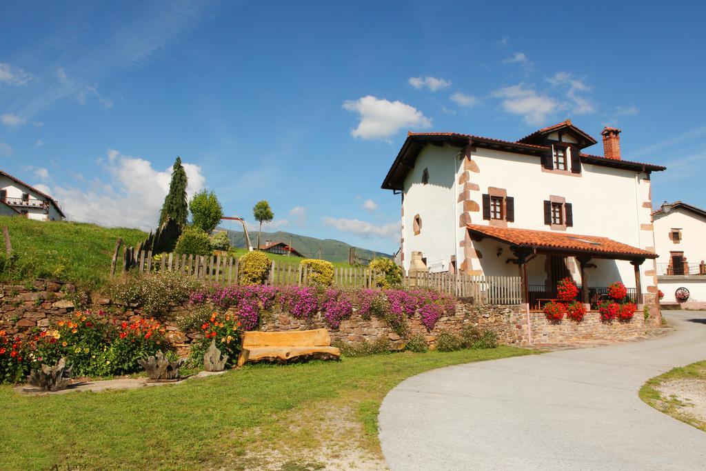Casa Rural Gananea Zuaztoy de Azpilcueta Ngoại thất bức ảnh